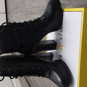 !! NEW!! SEVEN DIALS BOOTIE,  STYLE HUGO, BLACK/SMOOTH SIZE 6.5